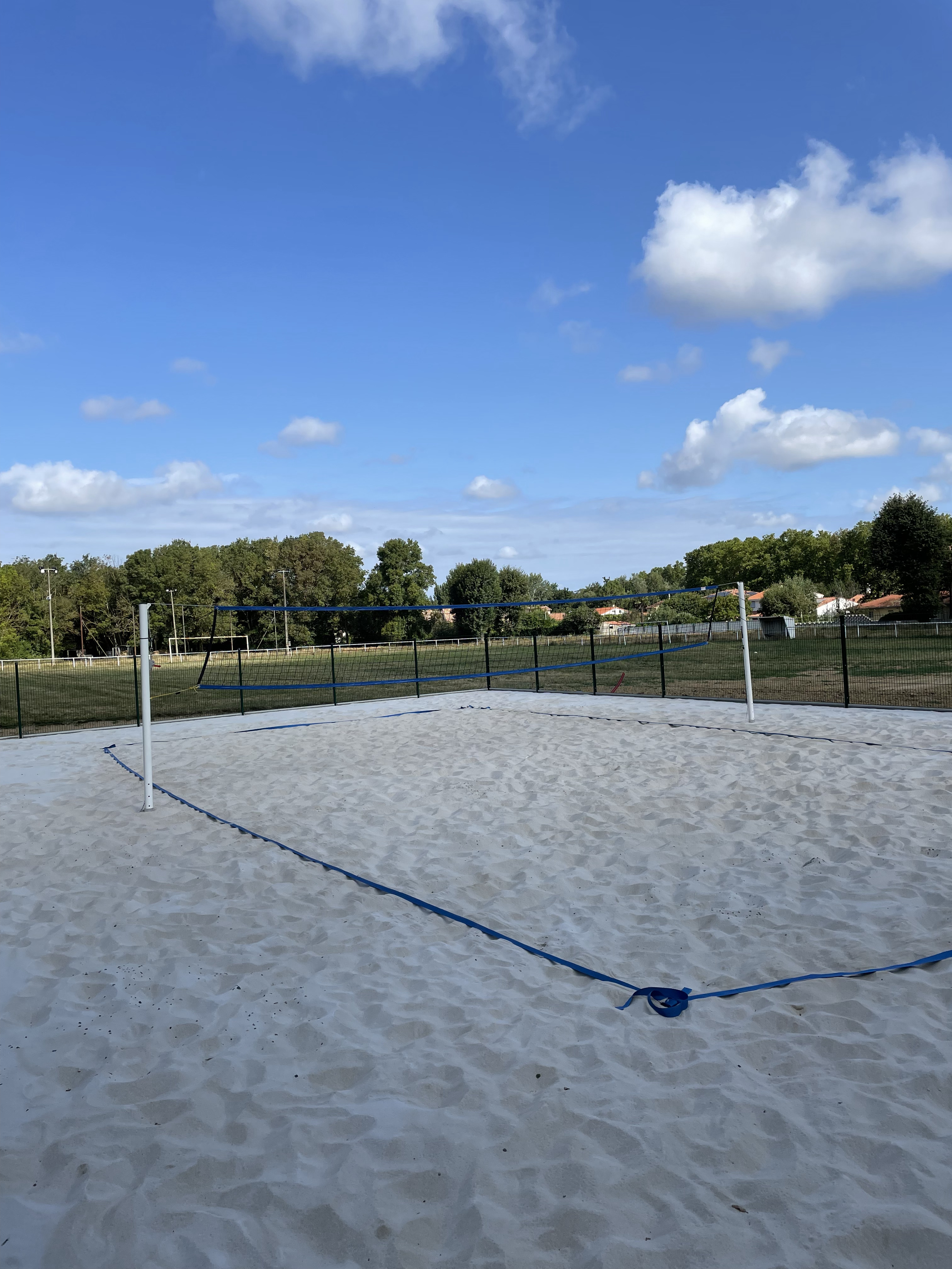 Match de beach volley à Pin-Balma